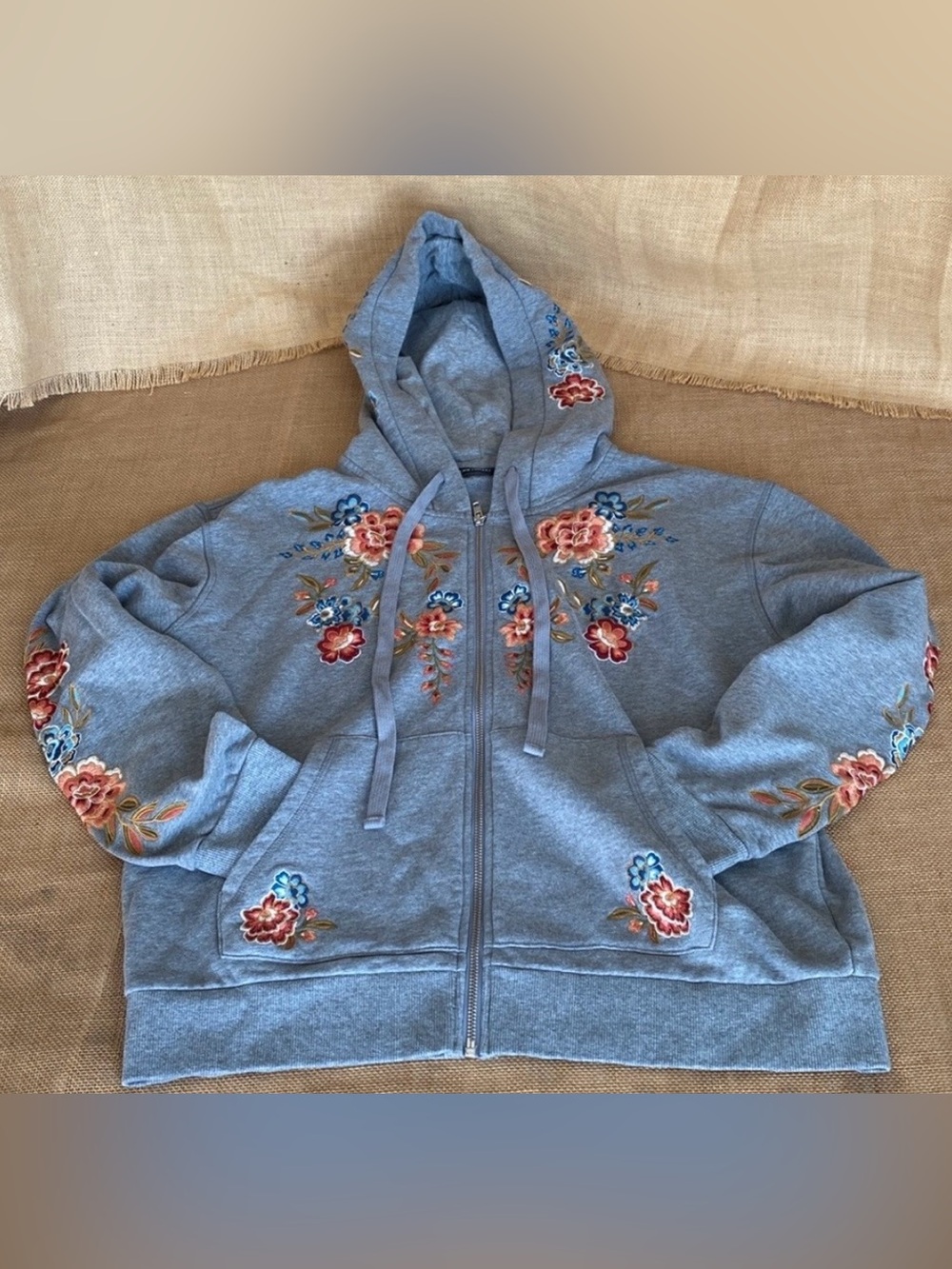 Driftwood Neptune Full Zip Embroidered
Floral Hoodie with Pockets. Size Large - Picture 3 of 11